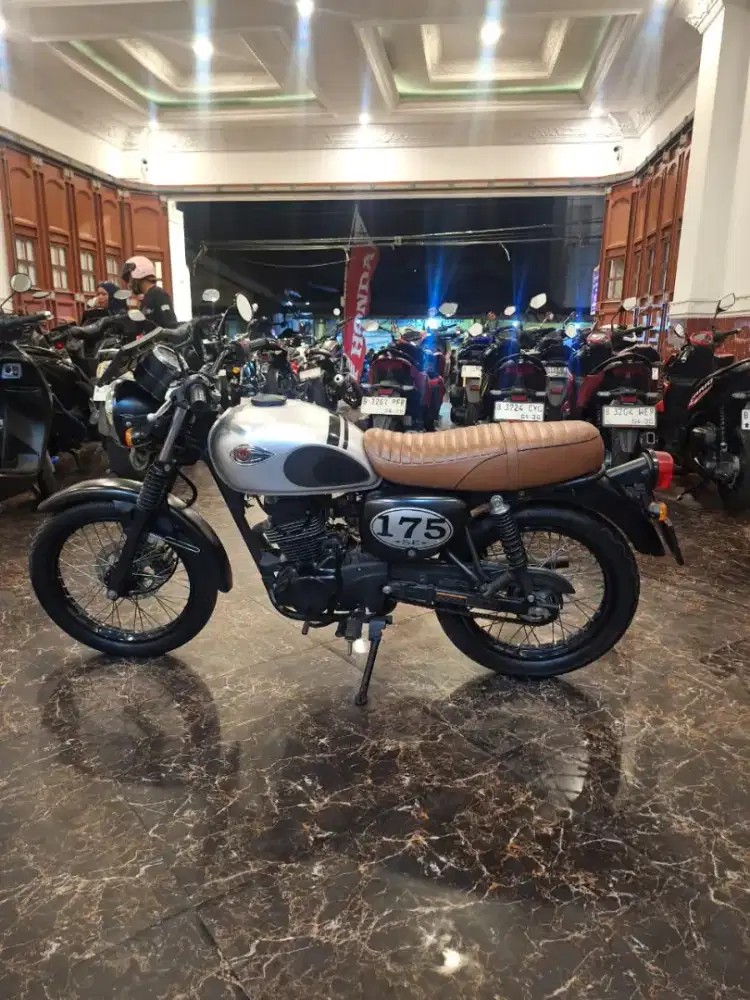 HUB CE KOM DP PROMO W175 CAFE 2018 MOTOR MULUS KAYA BARU MESIN HALUS