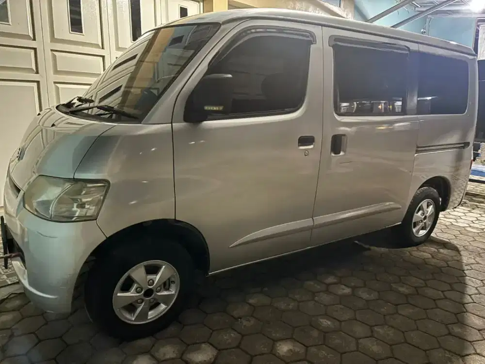 GRANMAX MINIBUS 1.3 AC 2019 DP 15jt