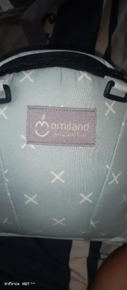 Gendongan bayi hipseat merek omiland