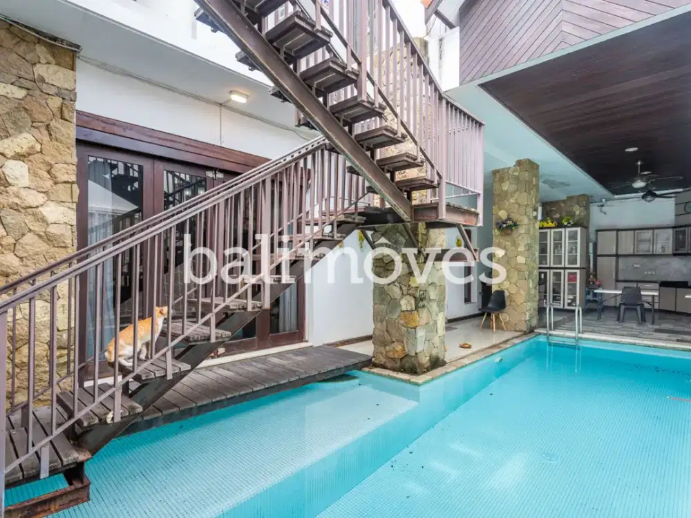 Dijual Villa Berlantai Lima dengan Hak Milik di Renon