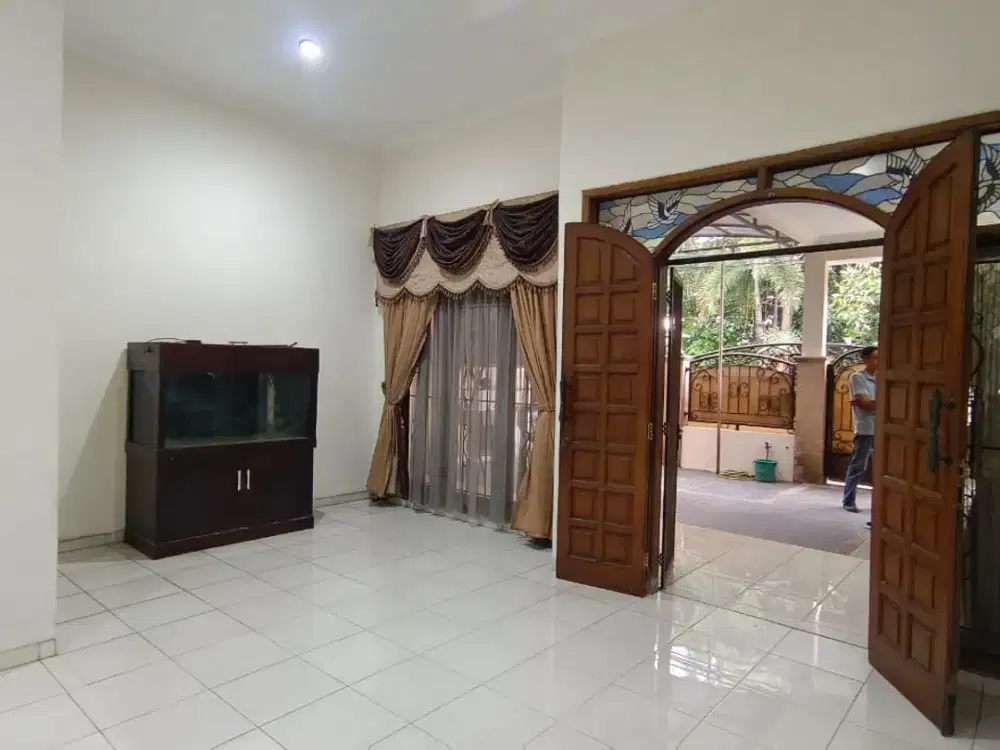 Dijual Cepat Komplek Sapta Taruna 2  Rumah Samping Pintu Tol Siap Huni seberang Pakuwon Mal Bekasi