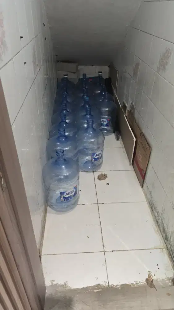 Galon kosong aqua bersih