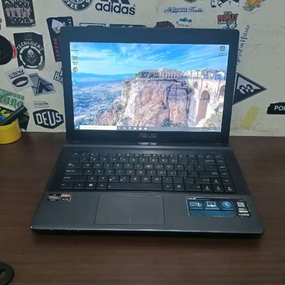 Laptop Asus X45U AMD E2-1800 APU 8/128 SSD