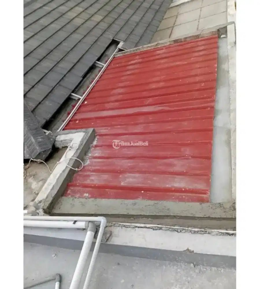 Perbaikan atap bocor