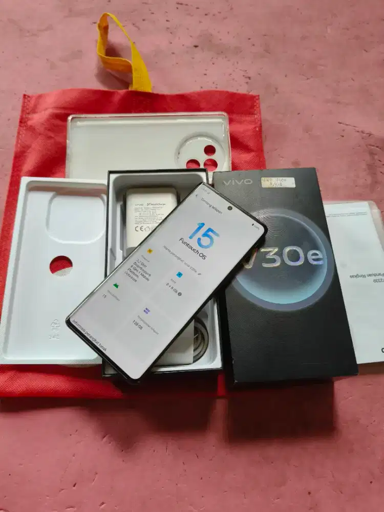 Vivo V30e 5G ram 8/128 fullset original
