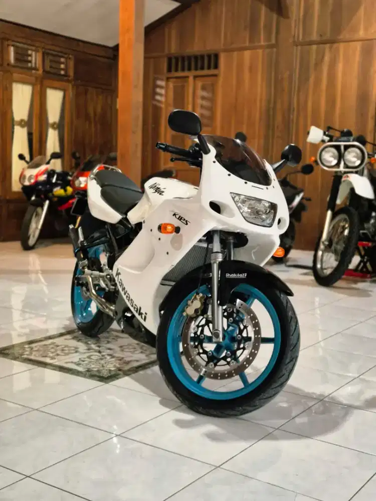 Ninja RR 2011 putih albino