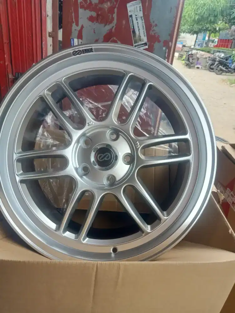 RF1 18 x 8.5in et38 hole 5 pcd 114,3