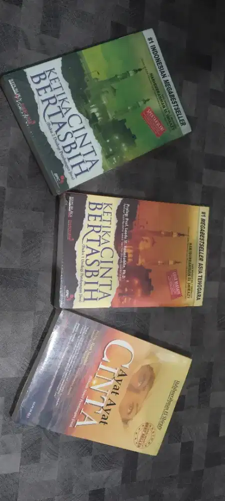 Dijual novel baru harga second– Paket Novel Best Seller Habiburrahman