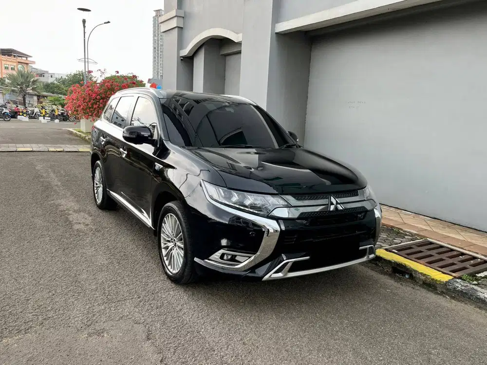 [ 4x4 ] Mitsubishi Outlander 2.4 PHEV Hybrid AWD AT 2019/2020