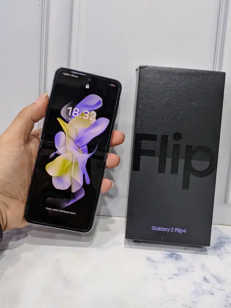 Samsung Galaxy Z Flip 4 8/256 Fullset SEIN