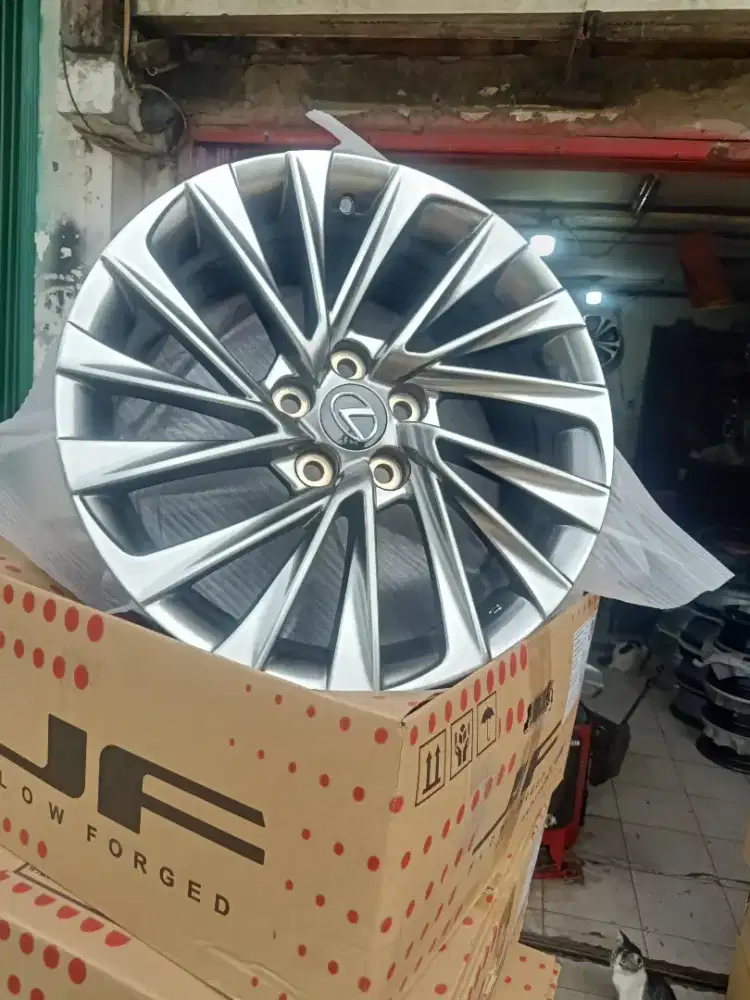 Lexus reply 18 x 8 in hole 5 pcd 114,3