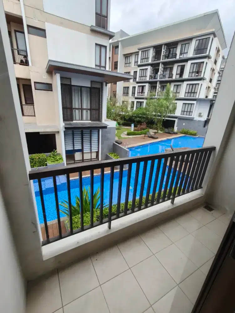 Asatti 2BR view pool di Lantai 2 hanya satu-satunya