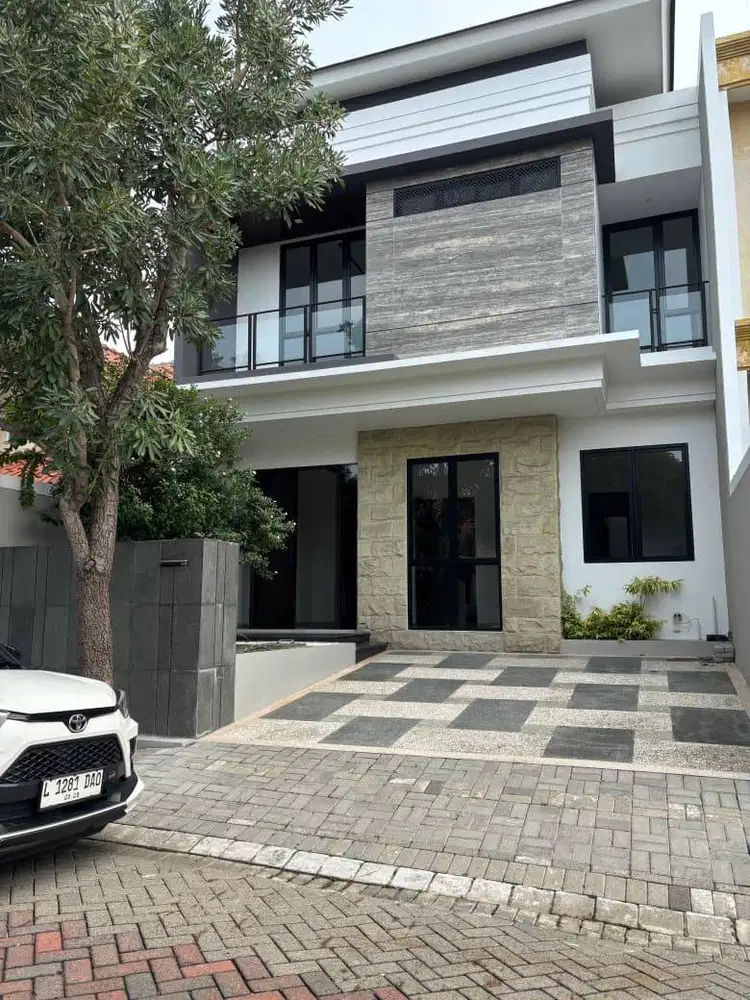 DIJUAL RUMAH CITRALAND ADA TAMAN DEPAN BELAKANG INTERNATIONAL VILLAGE