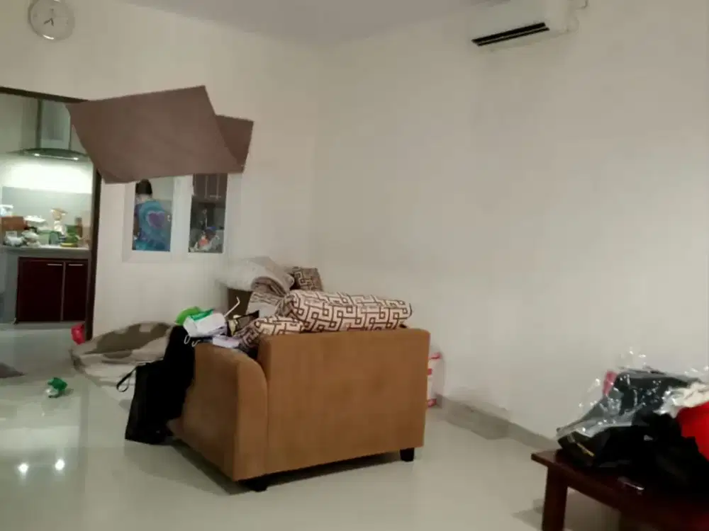 Rumah Di jual lokasi hunian nyaman, Strategis untuk area ke jakarta.