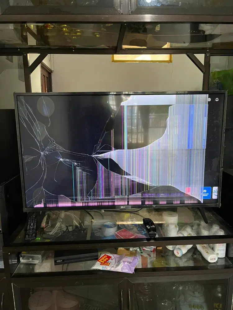 Jual TV LG 43 Inch 43UN7300PTC — Layar Pecah, Mesin Normal