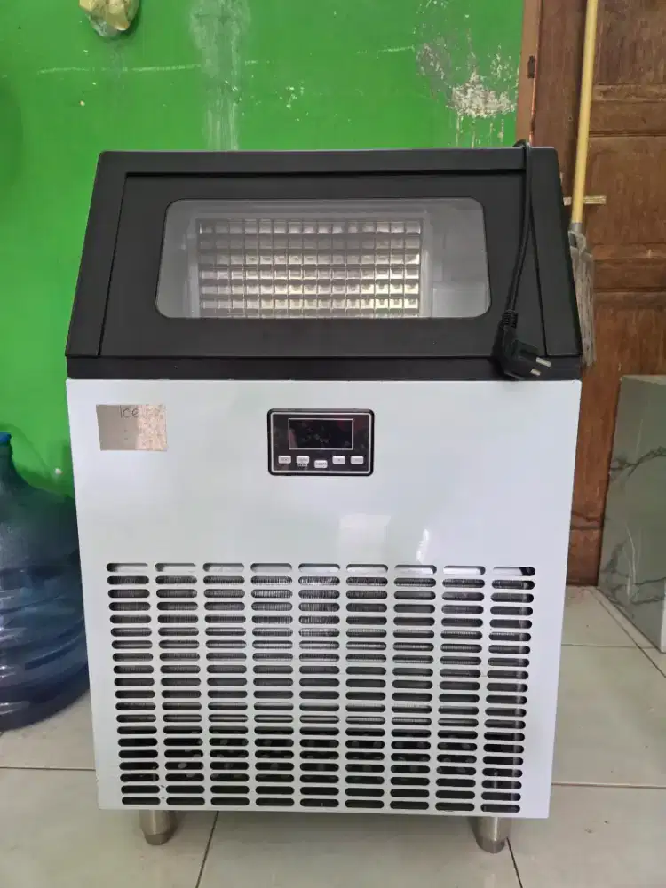Iceler Ice Maker / Mesin Pembuat Es Model ICR-100CAB