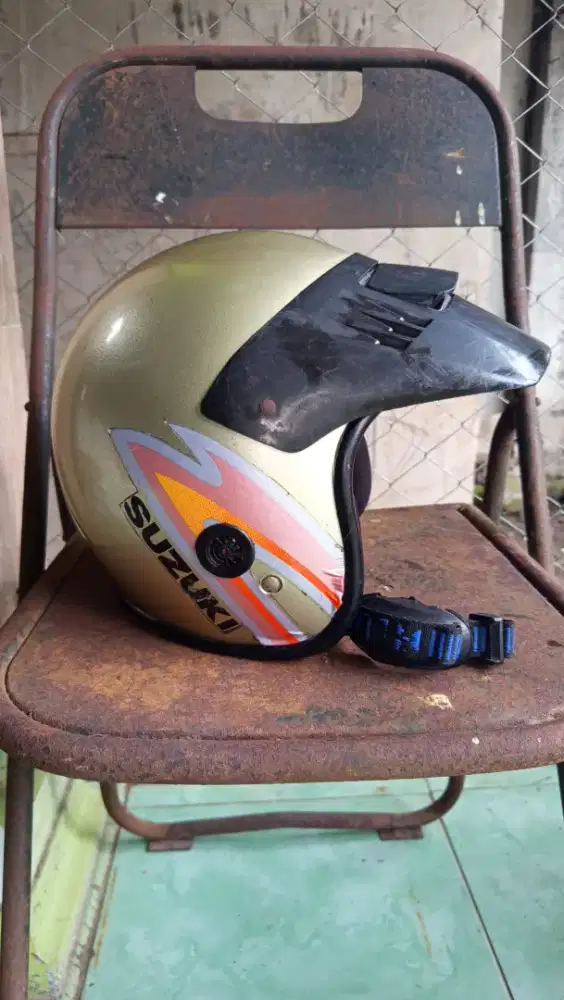 Helm Suzuki jadul