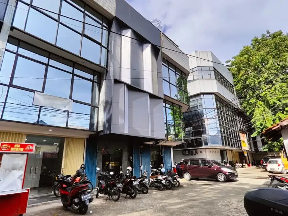 Sewa ruko 4lantai plus lift siap pakai di kebon jeruk Jakarta Barat