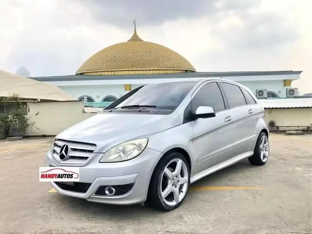 Mercedes Benz B180 Tahun 2010 Automatic Abu abu Metalik