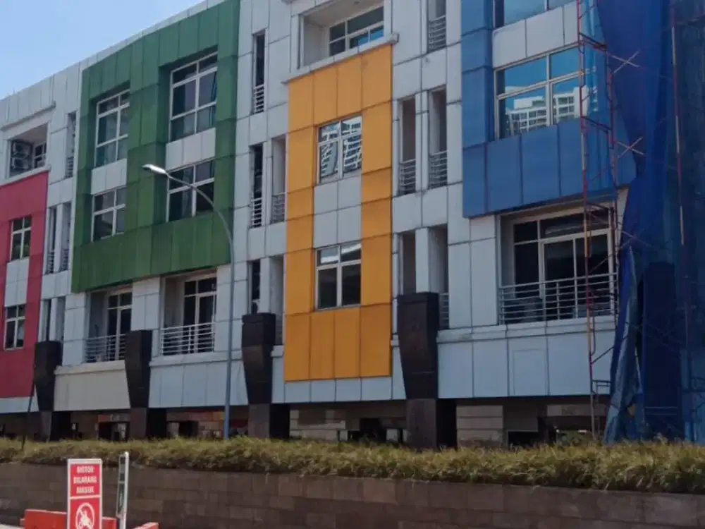 Dijual / Disewakan – Ruko Kirana Boutique Office, Kelapa Gading, Jakarta Utara  Ruko besar 4 lantai, berada di kawasan Kirana Boutique Office (KBO), l