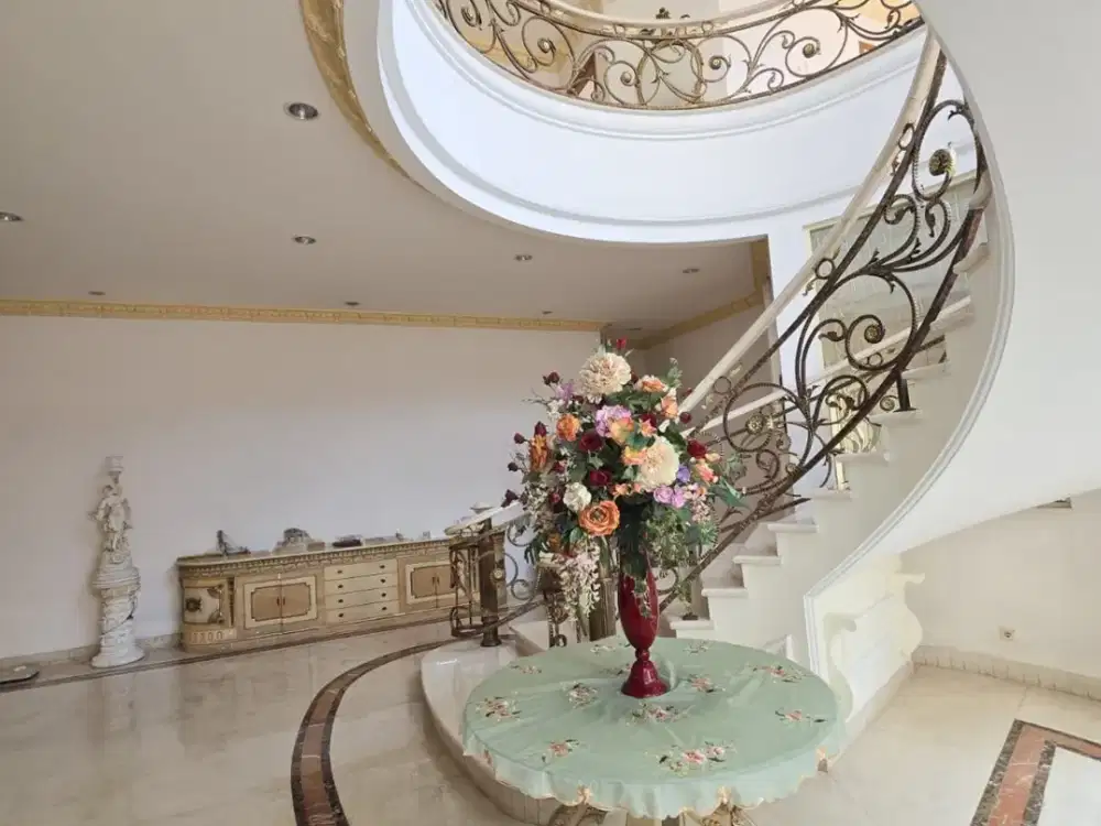 Dijual Rumah 2 Lantai Full Furnished di Pluit