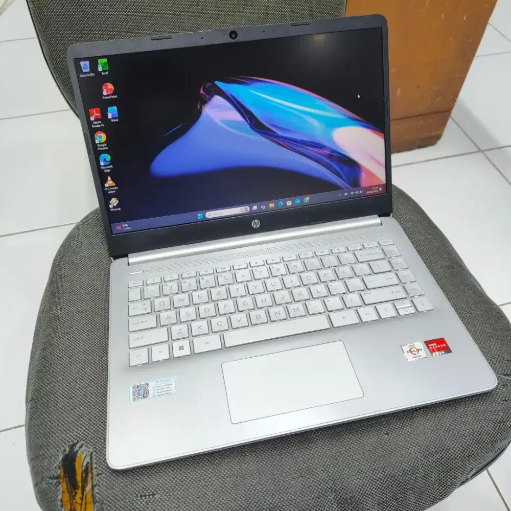 Hp 14s amd athlon silver 3050U Ram 8gb ssd 512gb