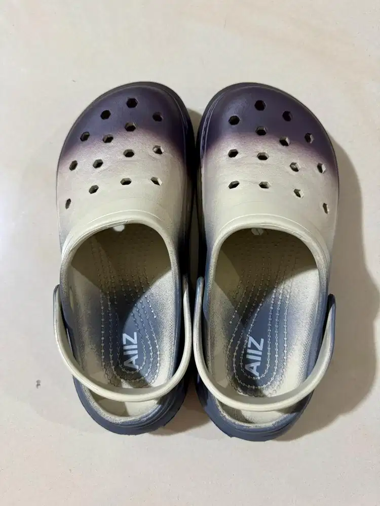 Sandal AIIZ Model Crocs Bagus