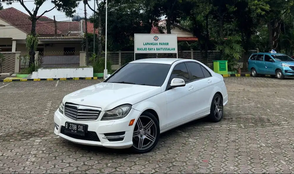 Mercedes Benz C200 Kompressor 2008 White on Gray
