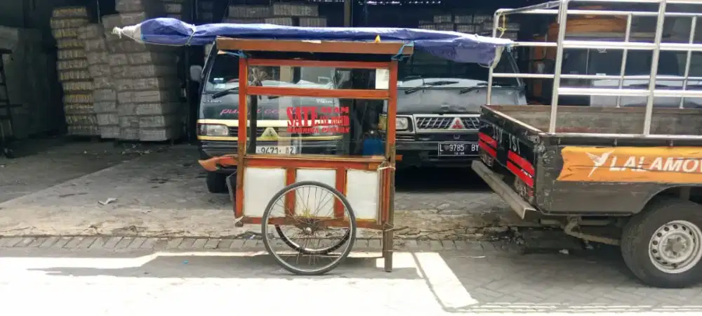 Rombong sate dari kayu jati
