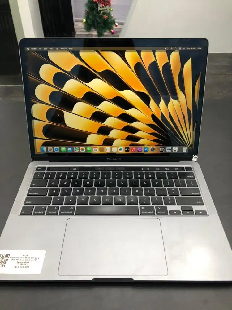 MacBook Pro 2020 • Intel Core i5 • 16GB / 1TB • Space Gray