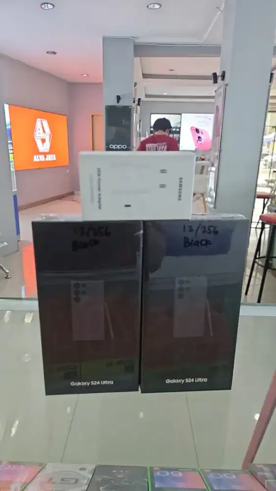 SAMSUNG S24 ultra 12/256 FREE ADAPTOR BIG SALEE!