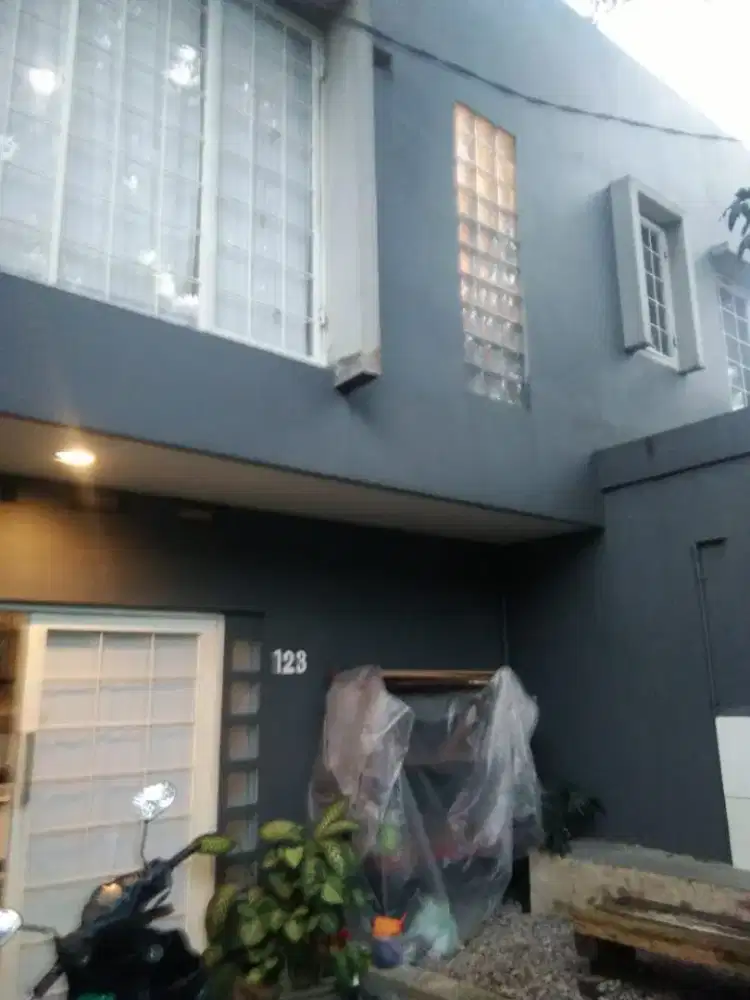 Dijual Rumah dan toko siap pakai 2,5 lantai mainroad