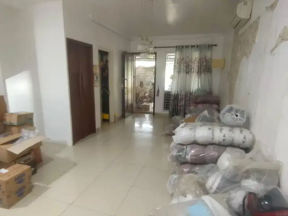 Rumah Gandeng Green Lake City 4 Lantai SHM Berikut AC dan Kulkas