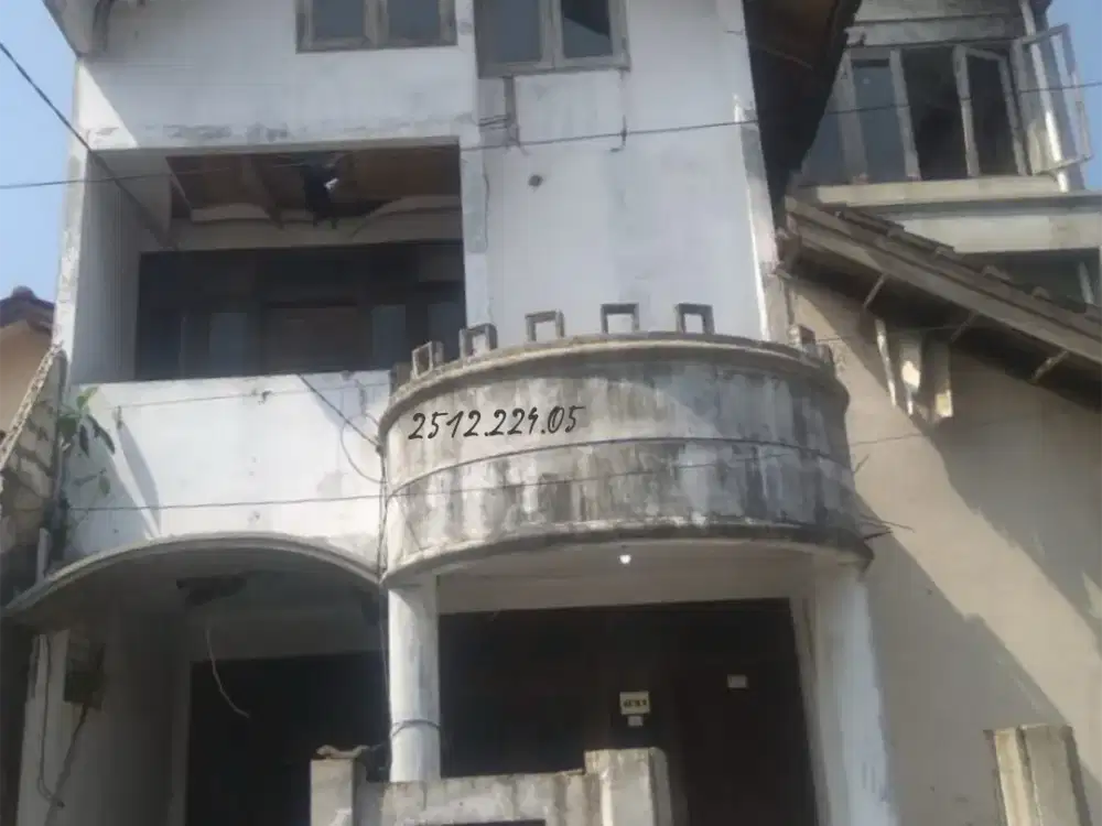 Rumah perlu renovasi di Pamulang Permai 1 Blok AX