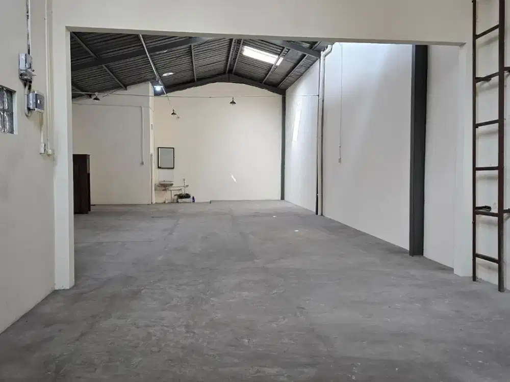 Gudang Di Cengkareng Jakarta Barat Luas 180 m2 Lokasi Strategis