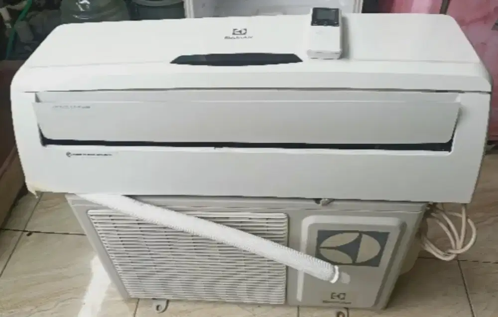 Jual ac Electrolux 1/2 pk R410 lowwat 360 watt kondisi 95% ori semu