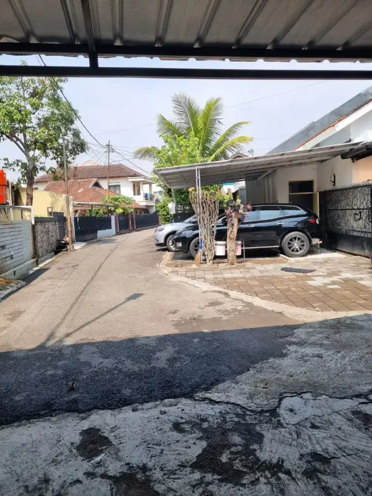 Dijual Rumah besar siap huni di sayap Buahbatu