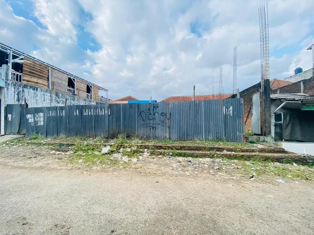 Tanah 3 Kavling & 1 Gudang di Area Pasar