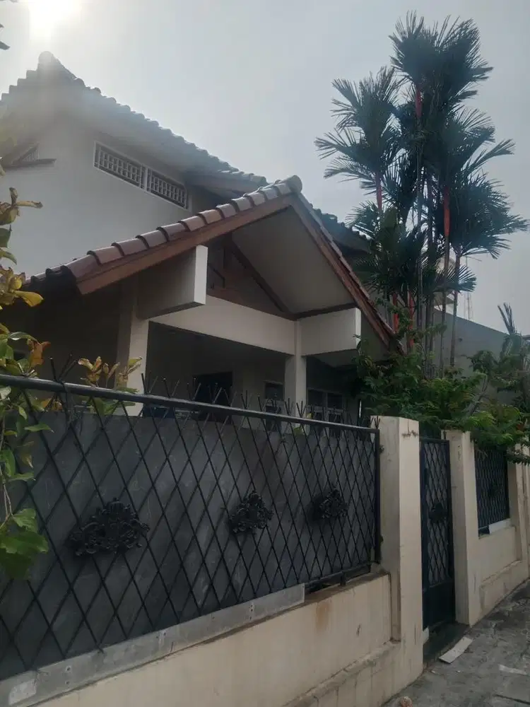 Dijual Rumah 2 lantai Larangan Indah