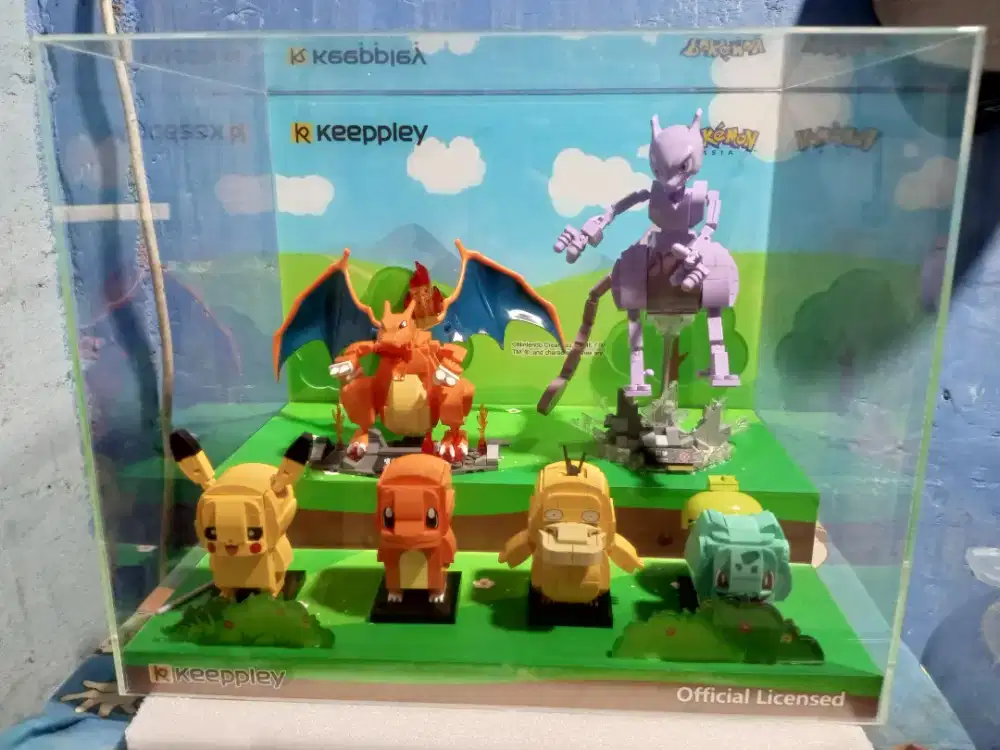 Figur Pokemon Keepley Charizard, Mewtwo, Pikachu + Acyrlic Showcase