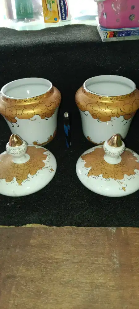 Sepasang Toples Keramik Antik