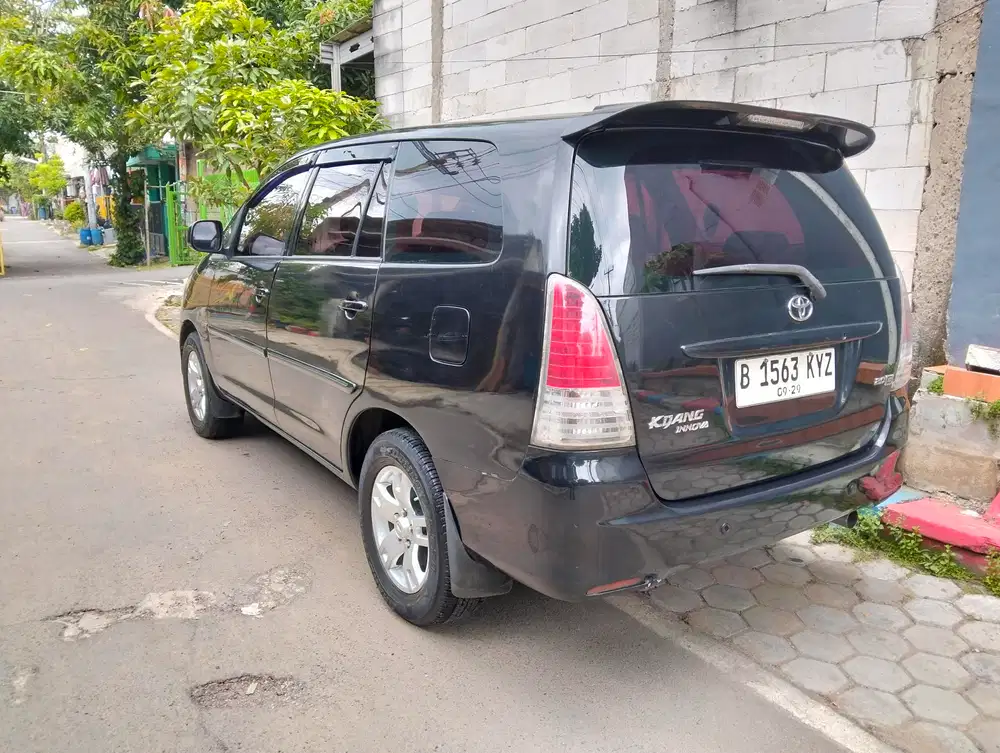 Toyota Kijang Innova 2005 Bensin