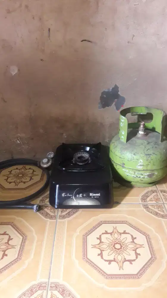 Jual aja kompor gas 1 tungku merk Rinnai sepaket ama tabung gas full.