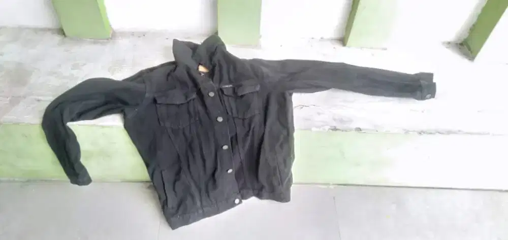 Di jual jam Ket 2 buah bahan Levis ,jeans  dan kain  murah aja wa ,hp