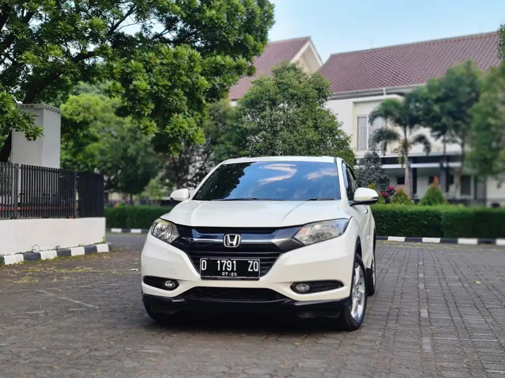 HRV E CVT 2015 Matic Putih Km Low Original Ban Serep  Utuh