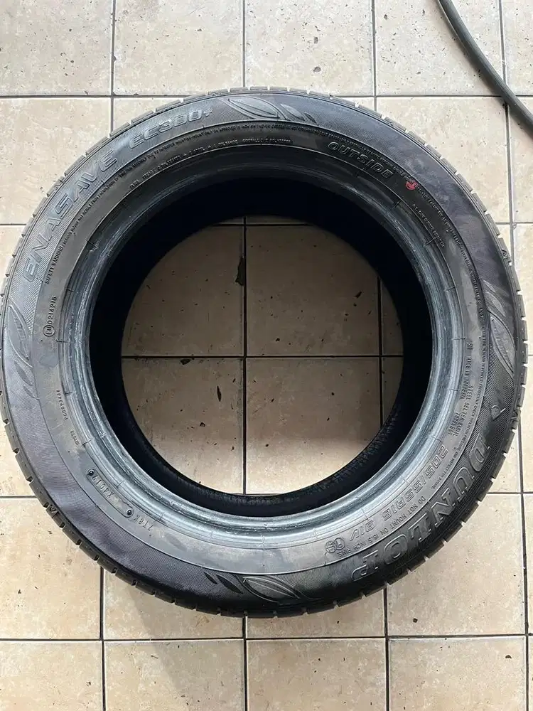 Ban Dunlop EC 300 205 55 R16 th2019
