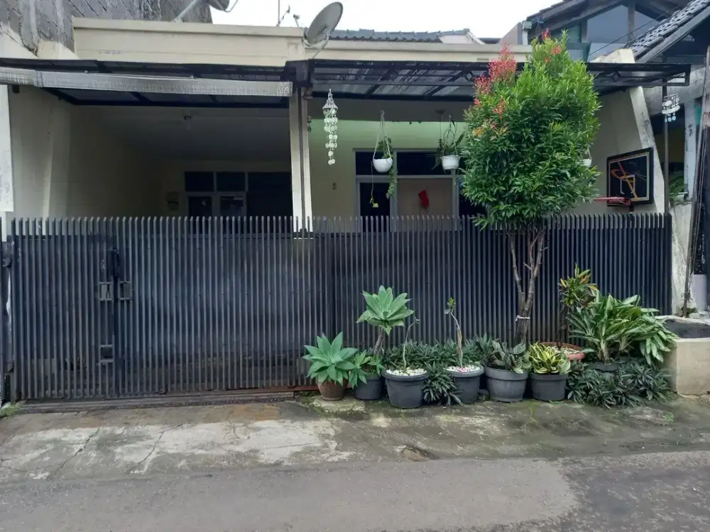 Rumah Murah Row Jalan 2 Mobil di Antapani