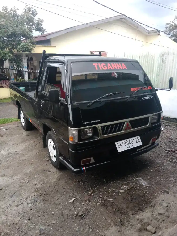 Dijual mobil Mitsubishi l300 pick up tahun 2012