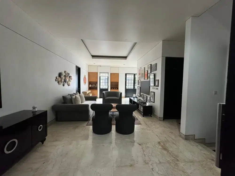 Rumah Mewah Hook Cikutra Tengah Kota Bandung