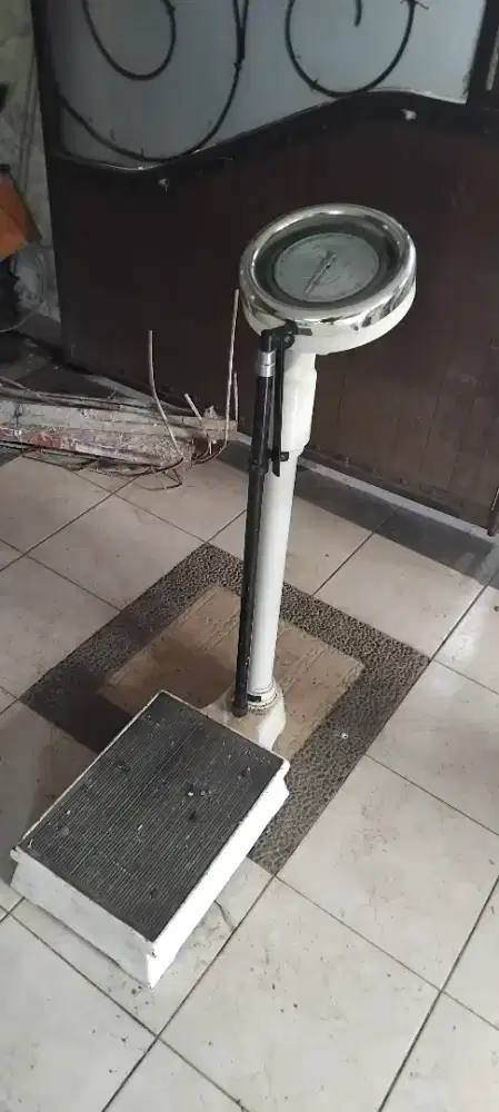 Timbangan berat badan dan tinggi badan